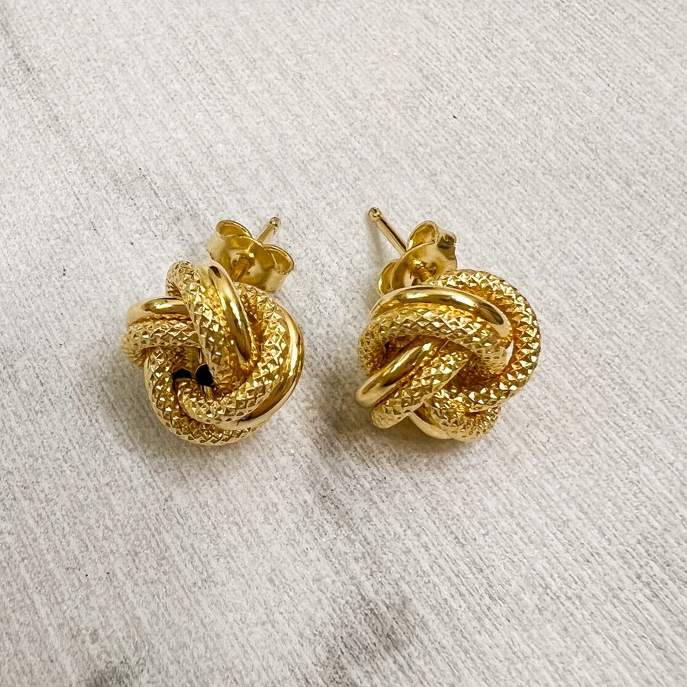 Knot earrings